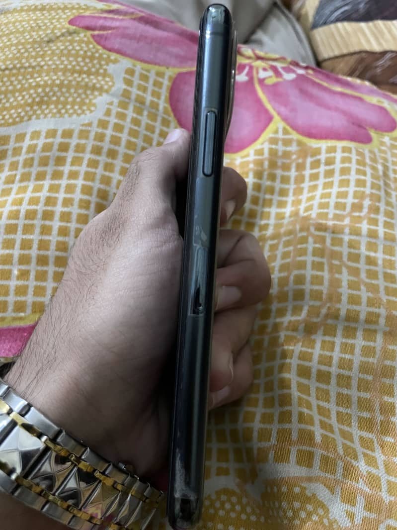 Apple iPhone 11 Pro 3