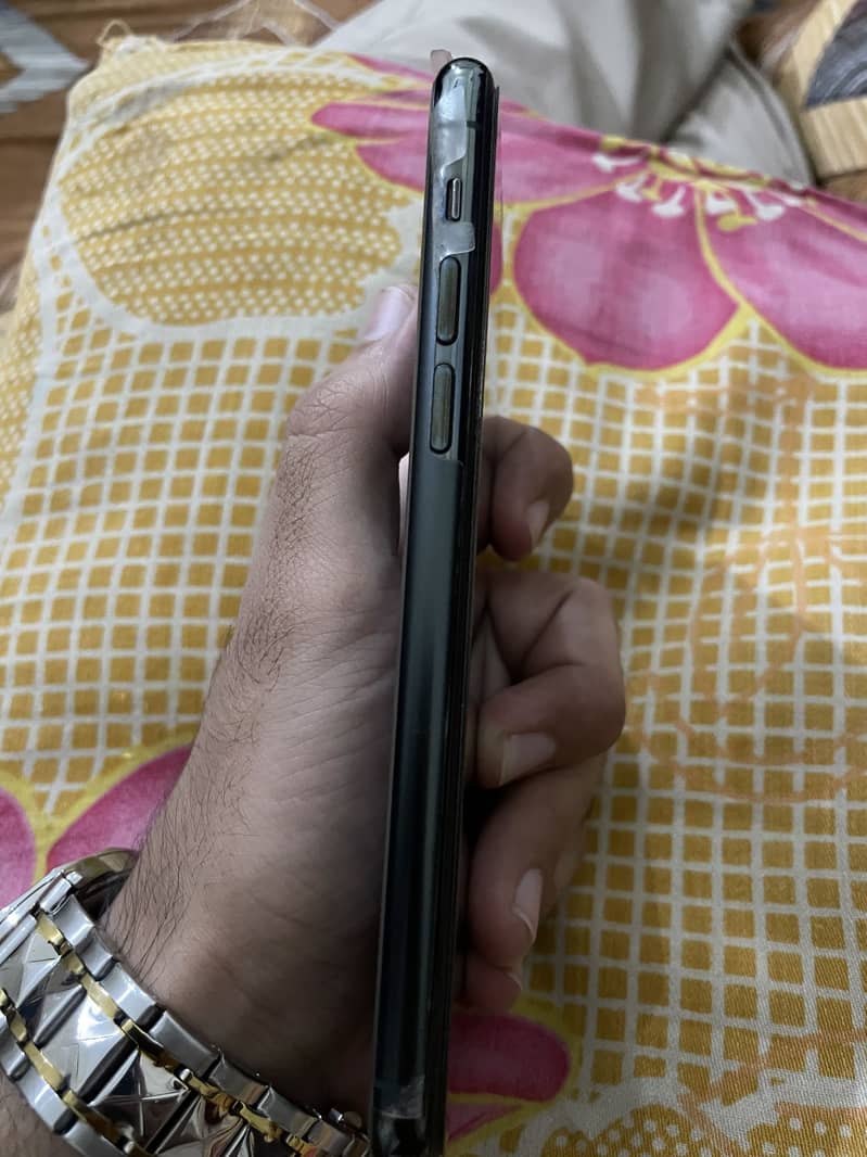Apple iPhone 11 Pro 6
