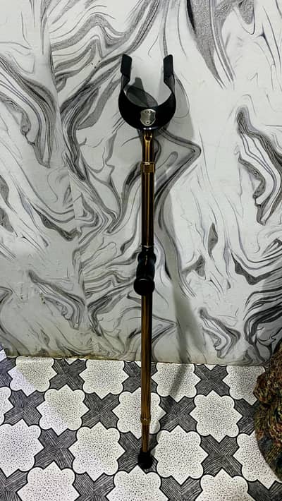 adjustable forearm crutch