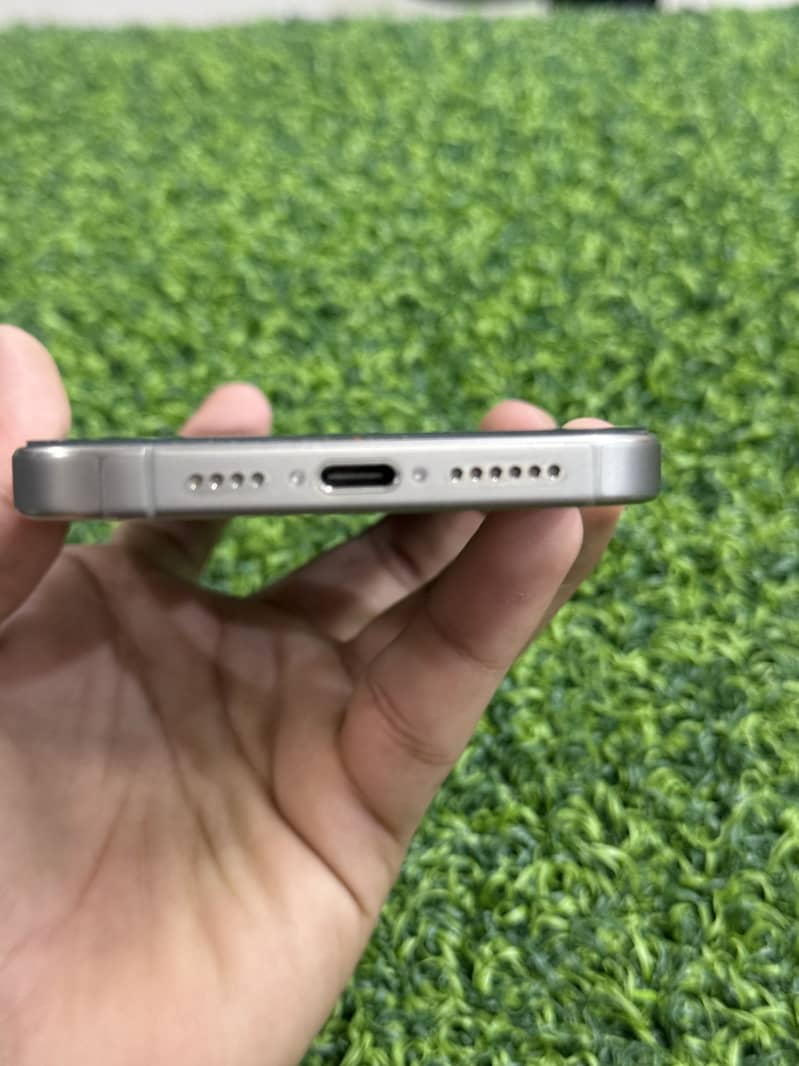 Apple iPhone 15 Pro Max 2