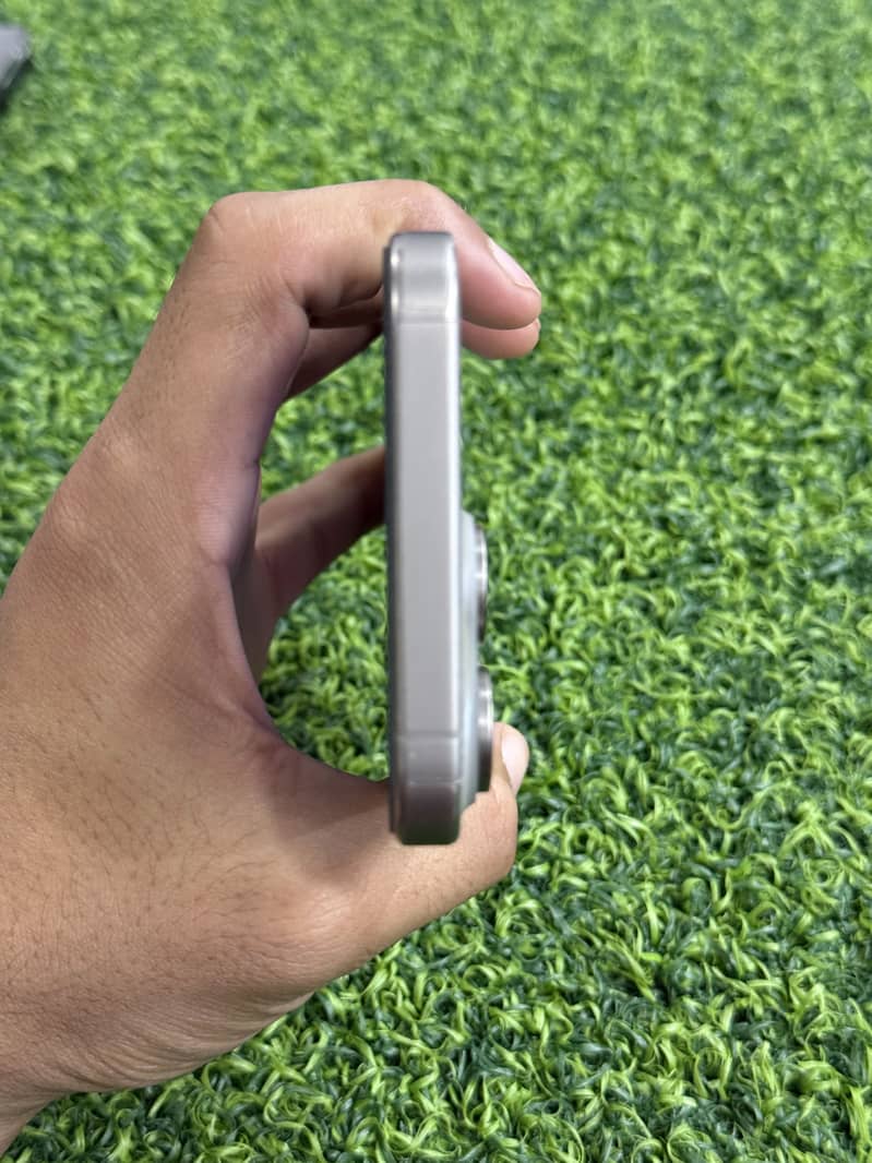Apple iPhone 15 Pro Max 4