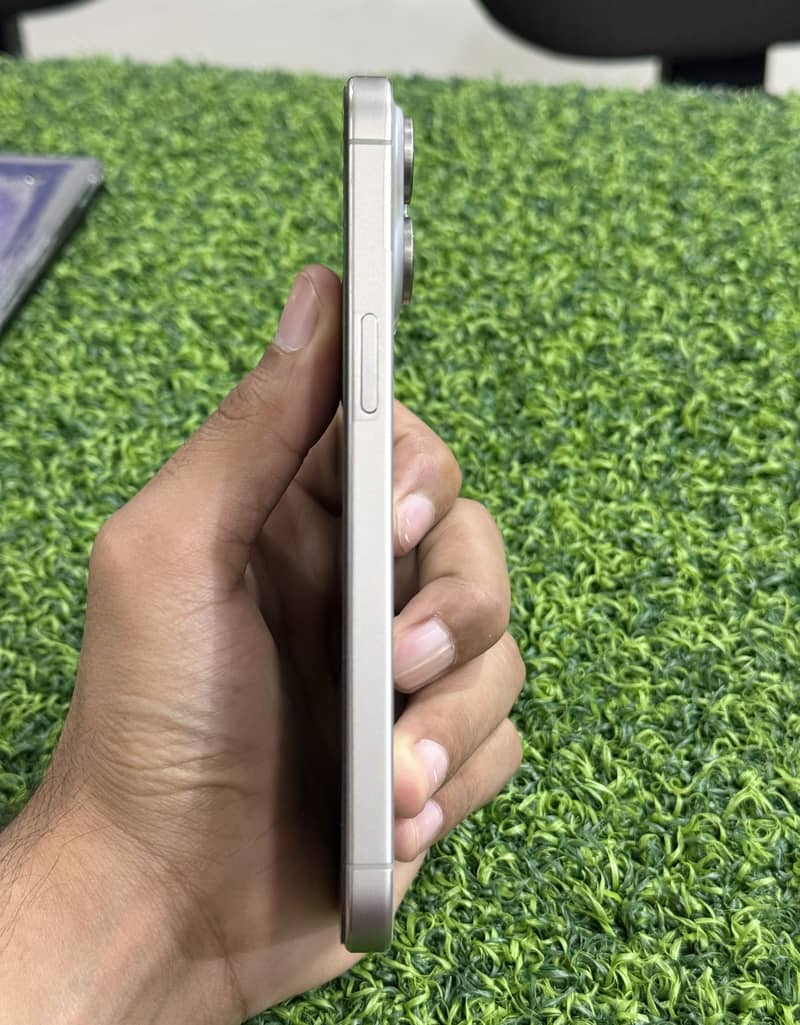 Apple iPhone 15 Pro Max 5