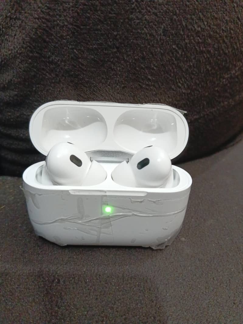 Earbud 2