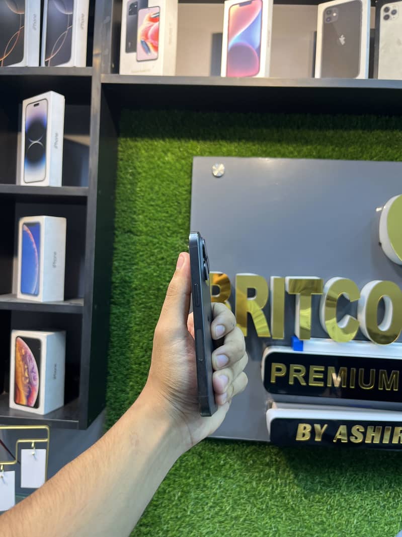 Apple iPhone 15 Pro 3