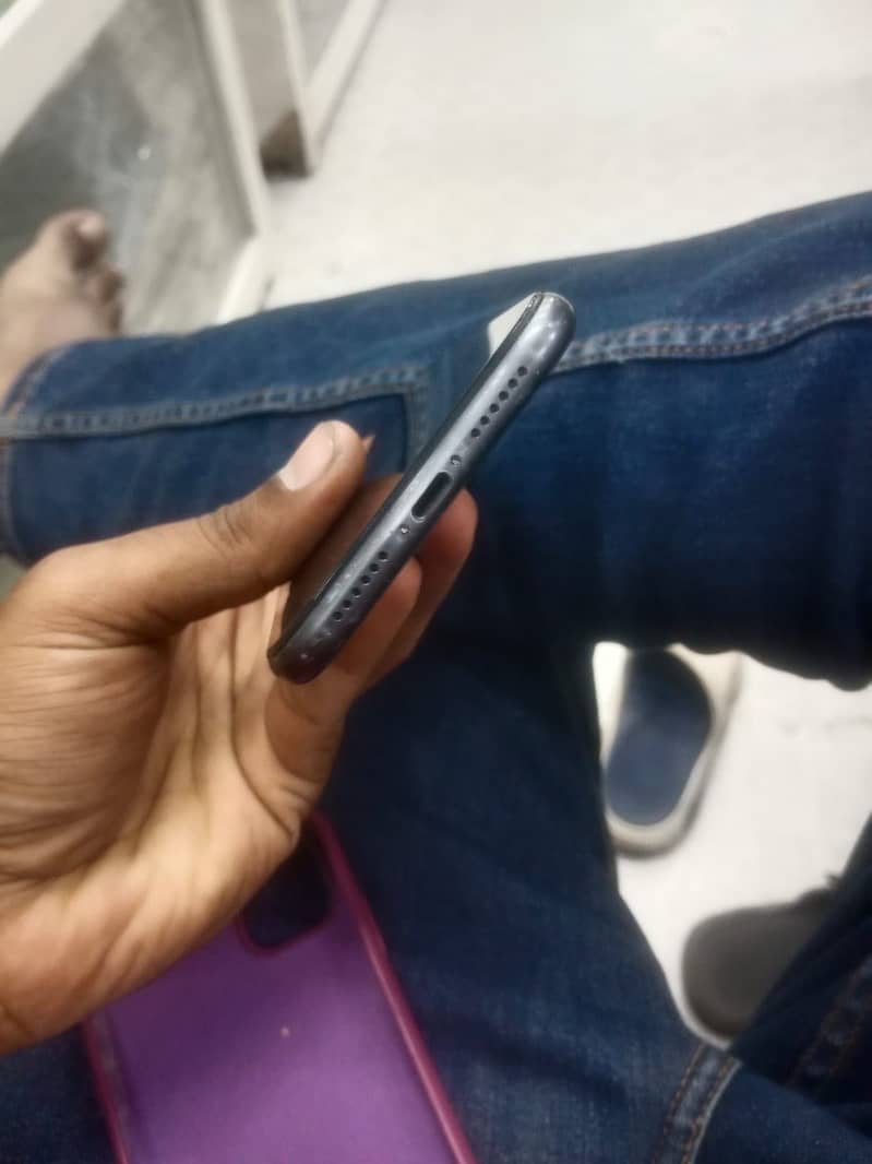 Apple iPhone 11 3