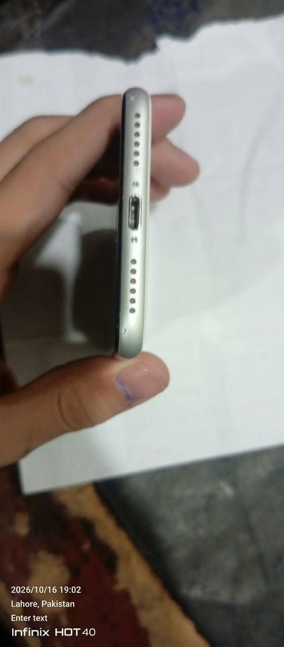 Apple iPhone SE 8
