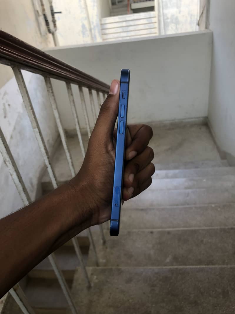 Apple iPhone 12 2