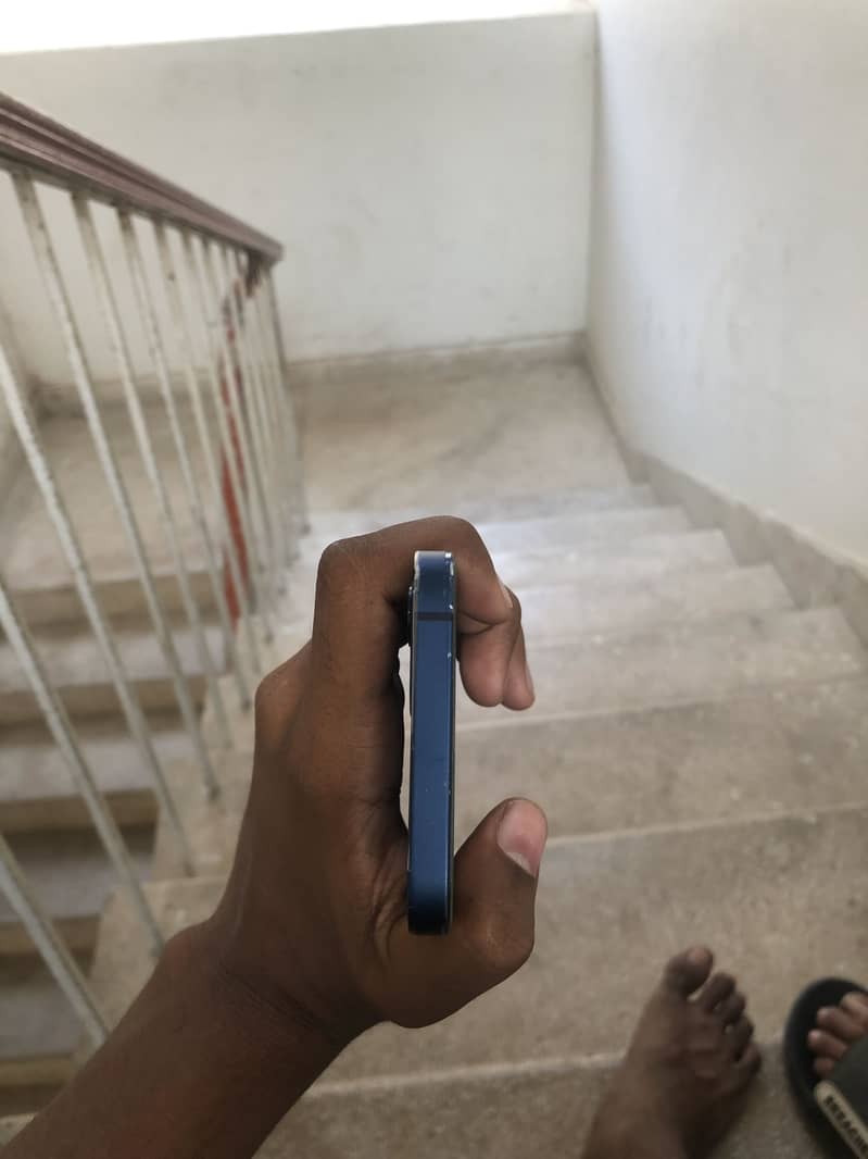 Apple iPhone 12 3