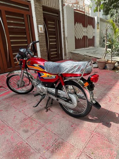 Honda CD70 2025