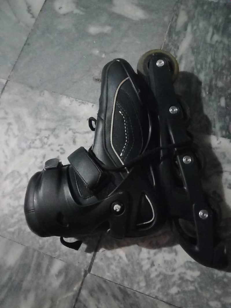 Skating shoes 0