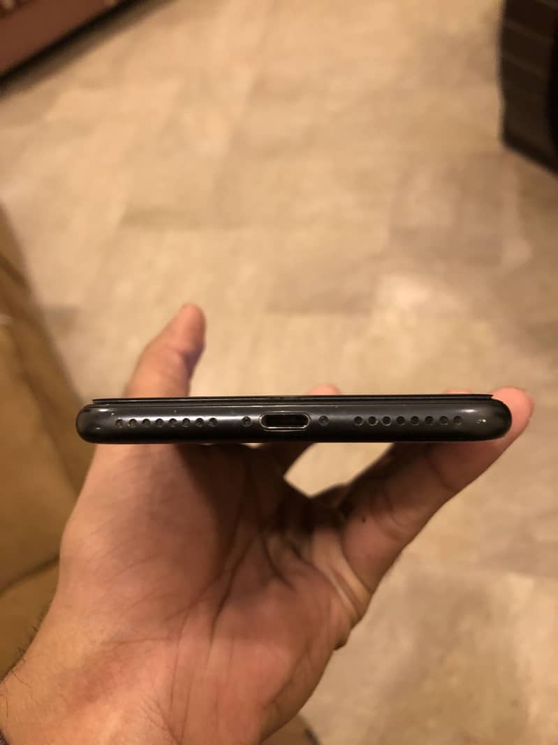 Apple iPhone 7 Plus 3
