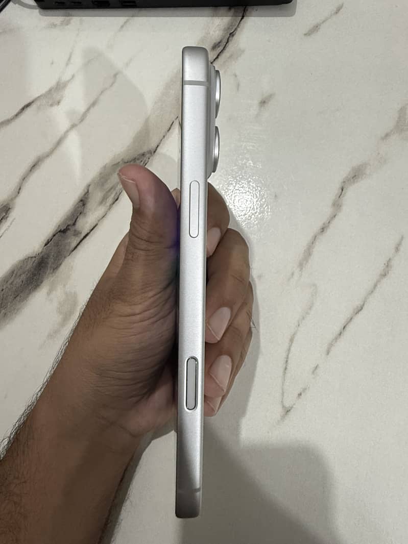 Apple iPhone 17 Pro Max 3