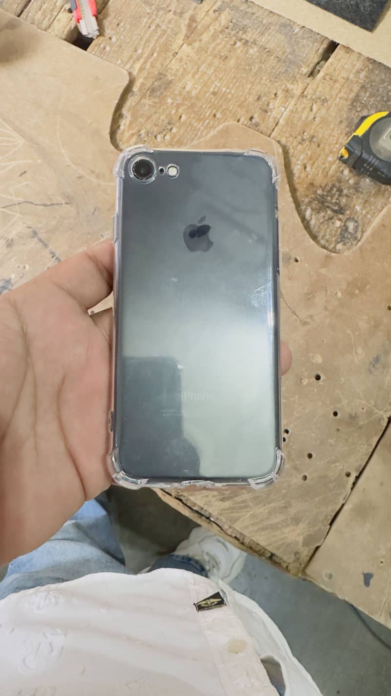 Apple iPhone 7 1