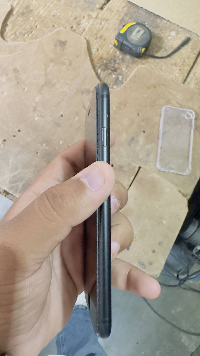 Apple iPhone 7 4