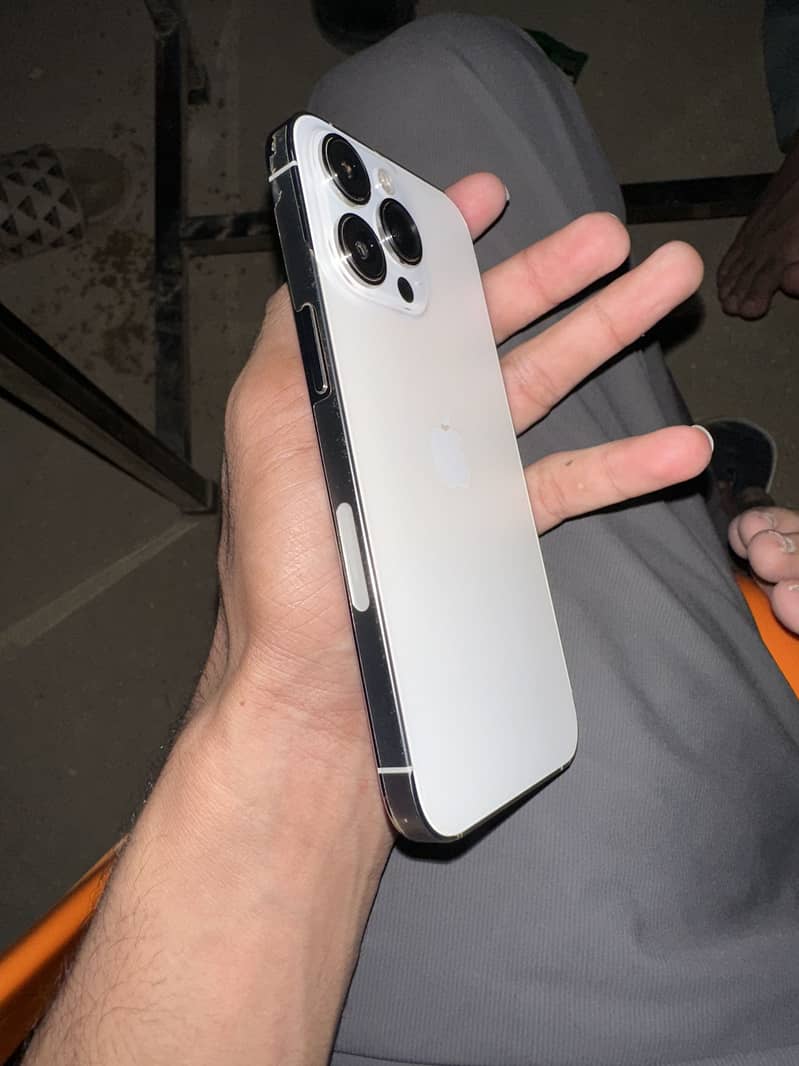 Apple iPhone 13 Pro 1