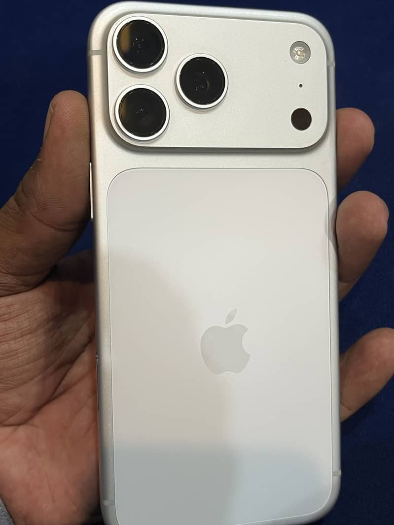 Apple iPhone 17 Pro Max 0