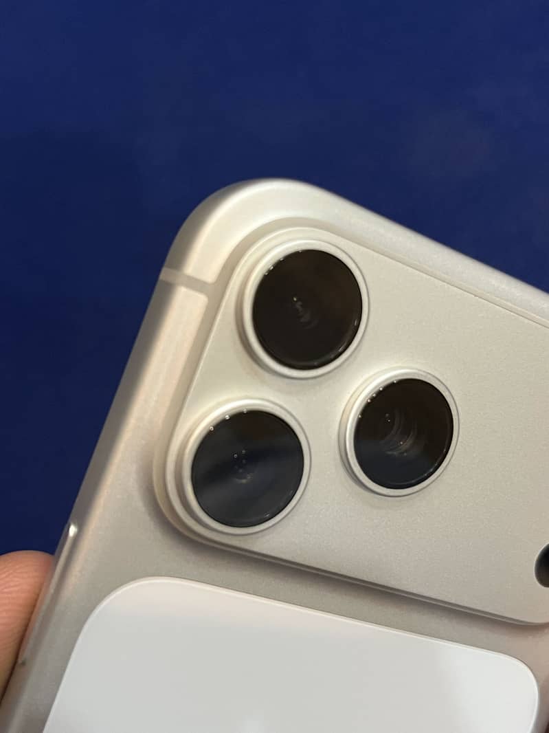 Apple iPhone 17 Pro Max 9