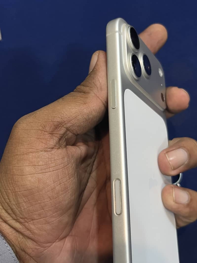 Apple iPhone 17 Pro Max 10