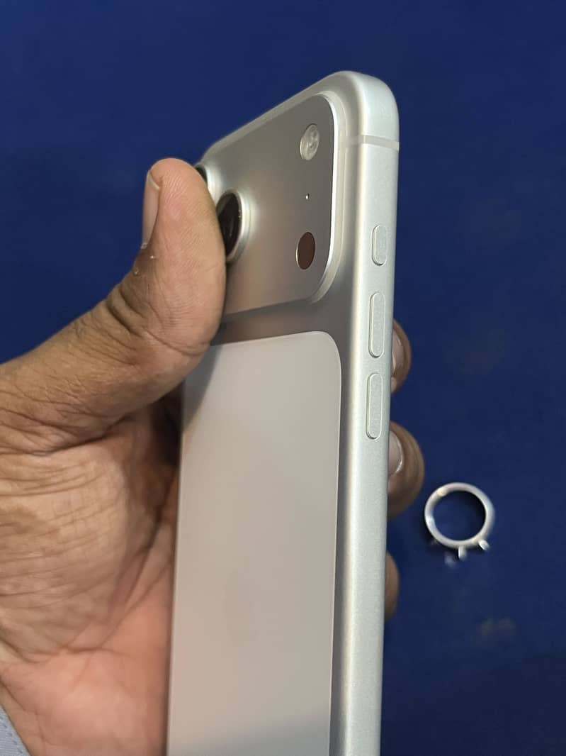 Apple iPhone 17 Pro Max 12