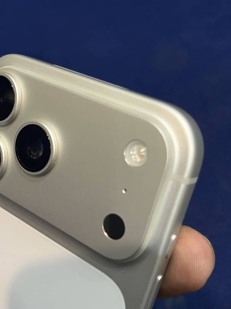 Apple iPhone 17 Pro Max 14