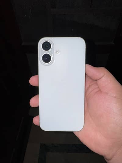 Apple iPhone 16 256gb 90 health 10/10 just back change