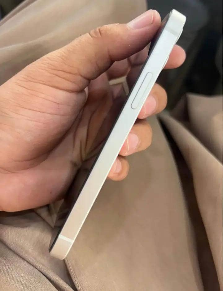 Apple iPhone 12 mini 3