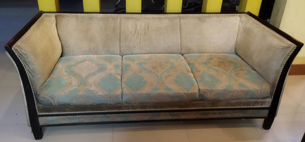 7 seater sofa set. 3