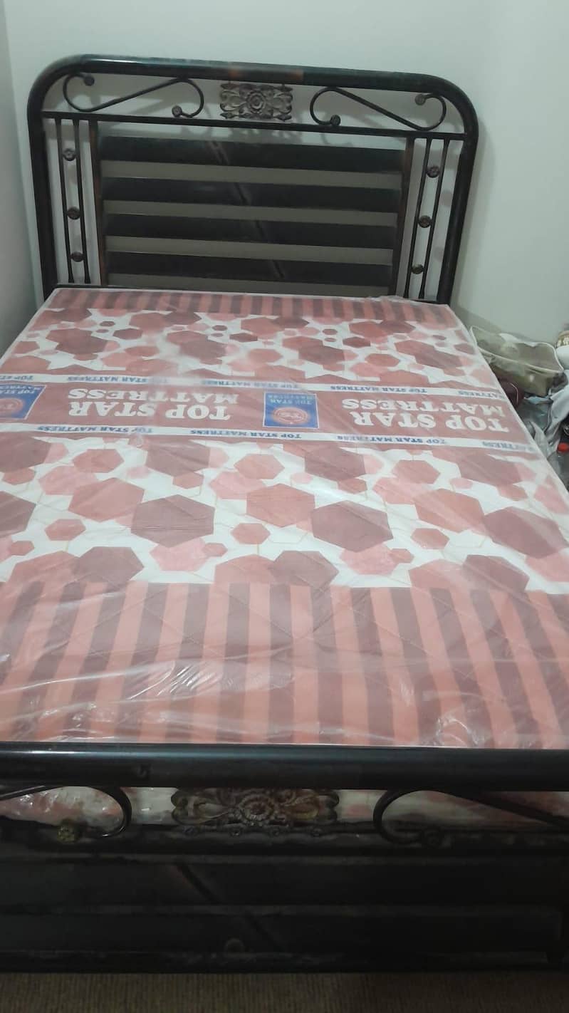 Iron bed 0