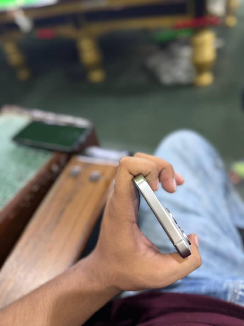 Apple iPhone 15 Pro Max 2