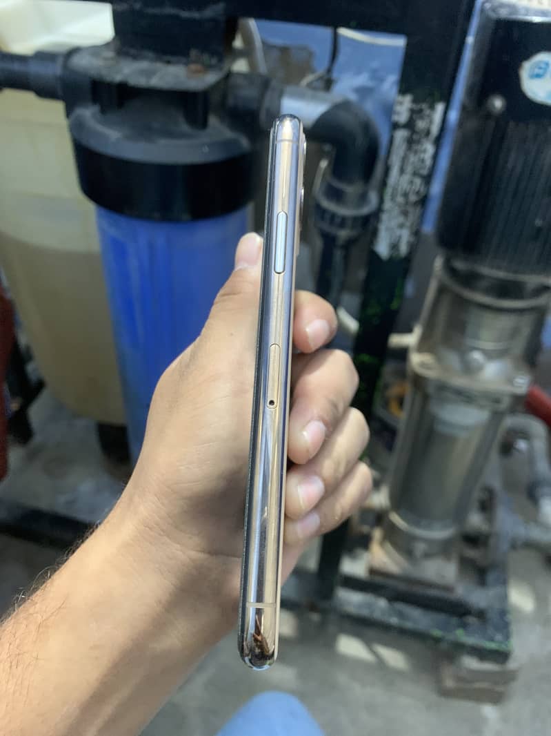 Apple iPhone 11 Pro 1