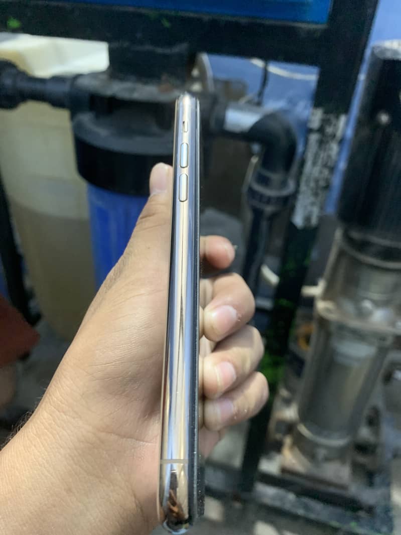 Apple iPhone 11 Pro 3