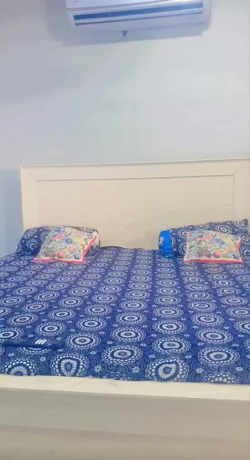 Bed King size 0