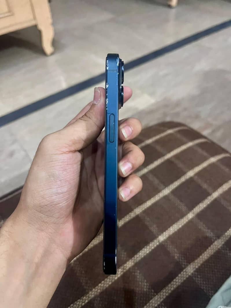 Apple iPhone 14 3