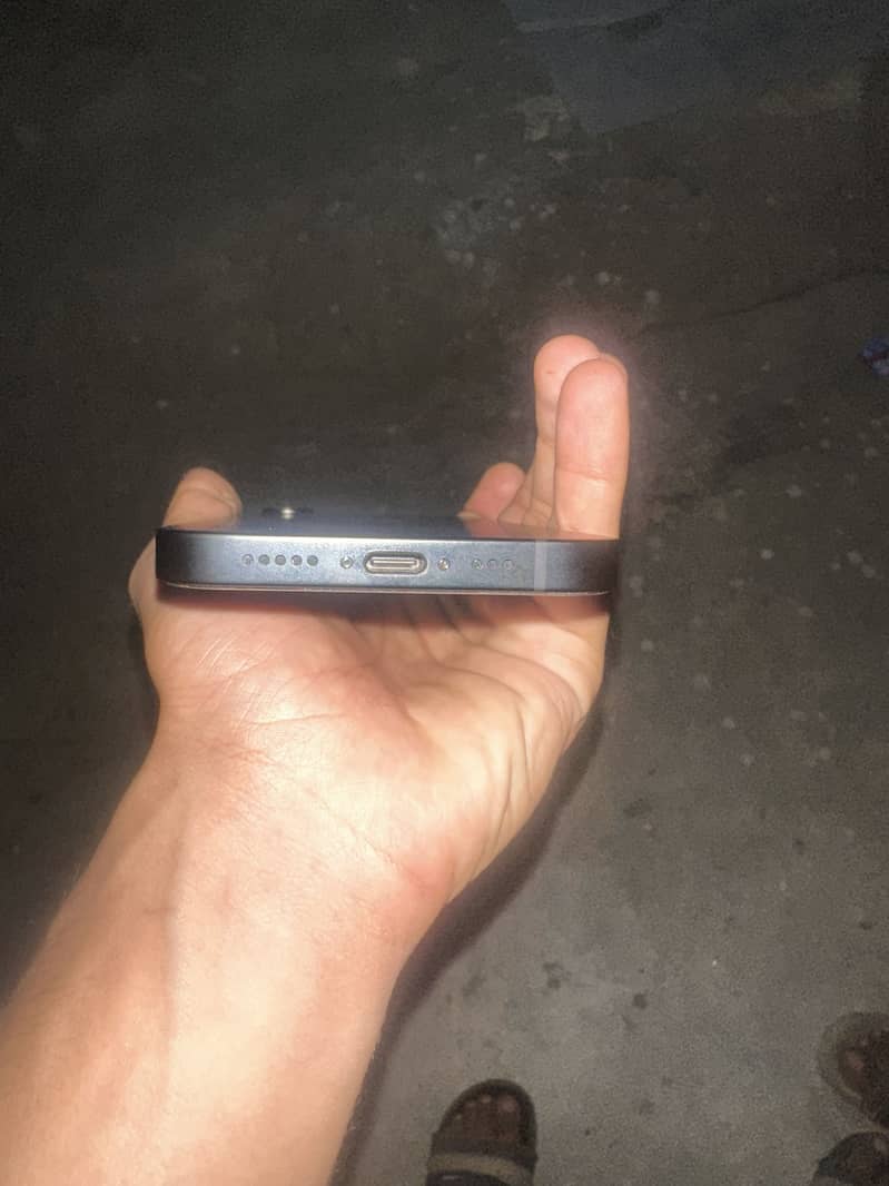 Apple iPhone 16e 2