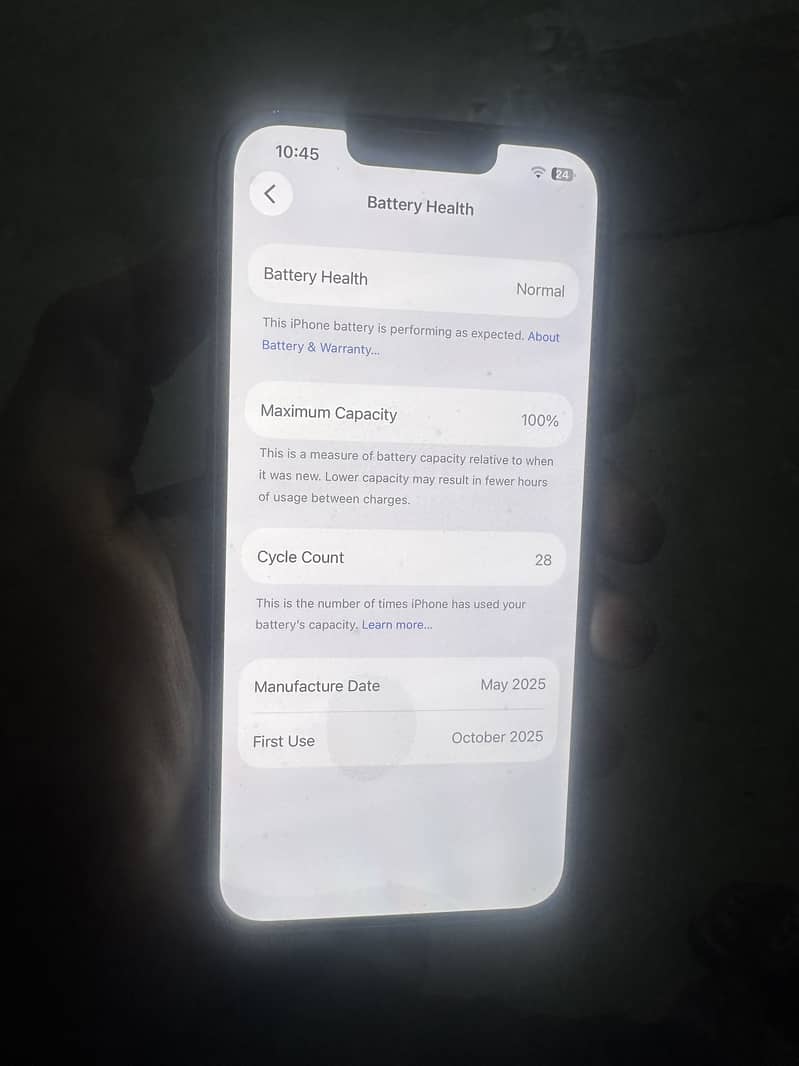 Apple iPhone 16e 4