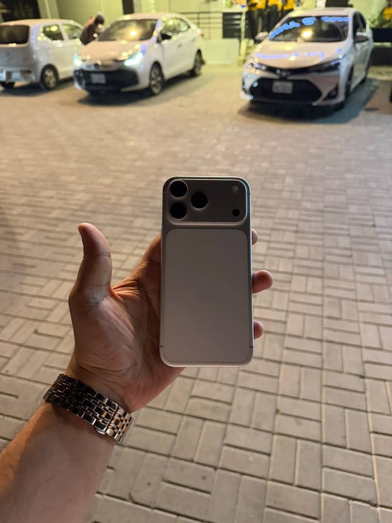 Apple iPhone 17 Pro Max 4