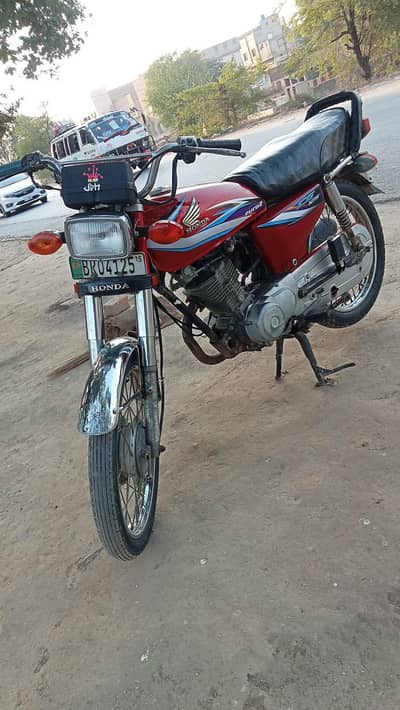 Honda CG 15 madal injan ok kapi fail ok urgent for sale city Multan
