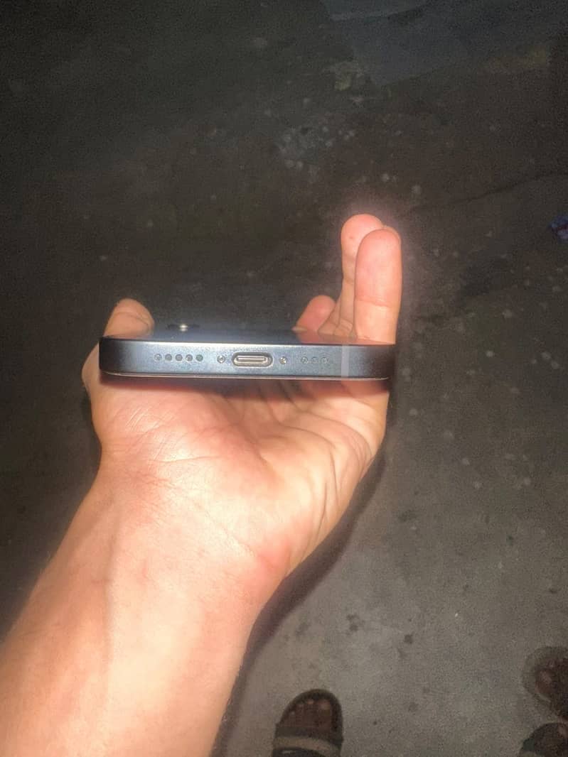 Apple iPhone 16e 1