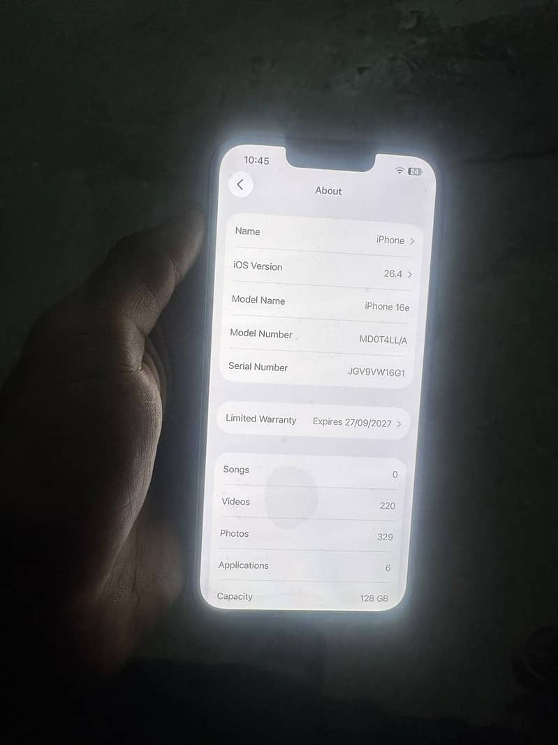 Apple iPhone 16e 6