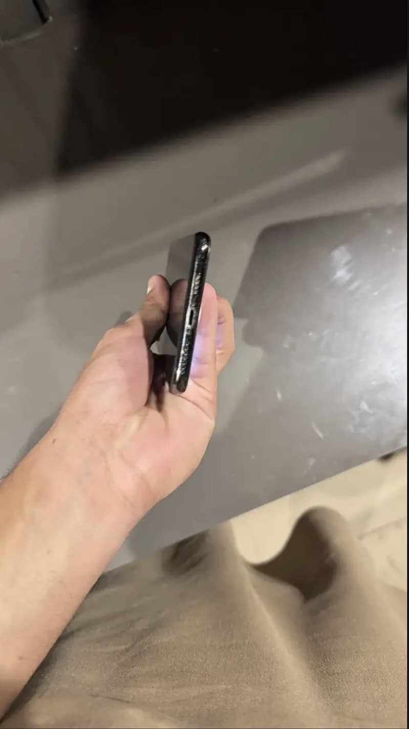 Apple iPhone XS Max 4