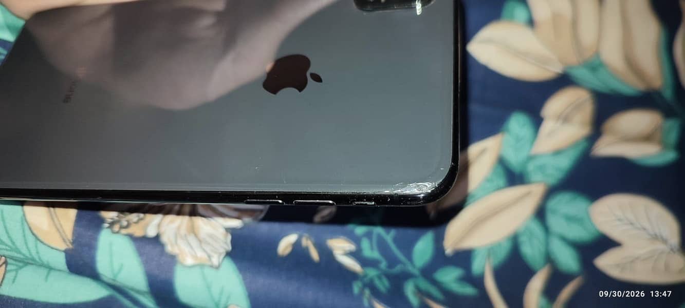 Apple iPhone XS Max 5