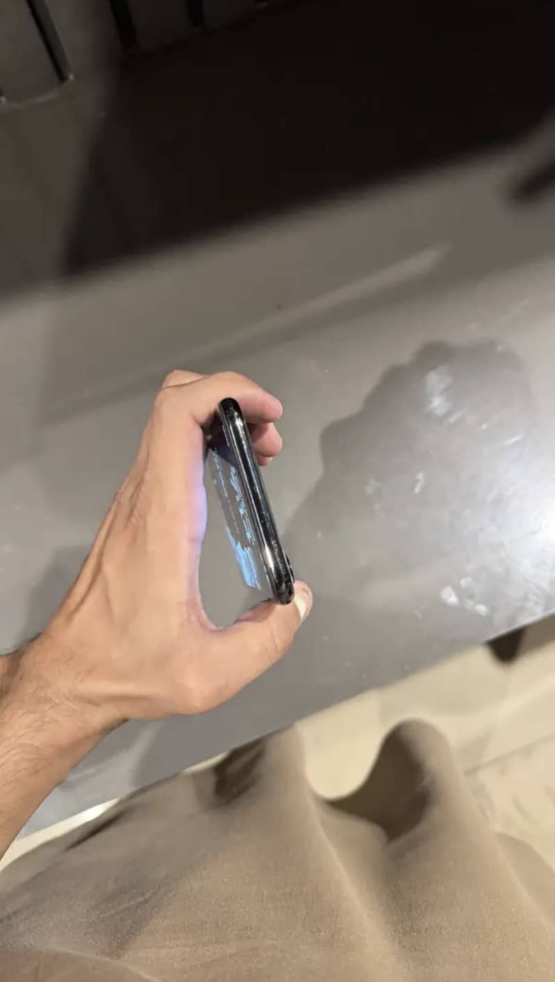 Apple iPhone XS Max 7