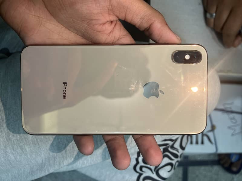 Apple iPhone XS Max 4