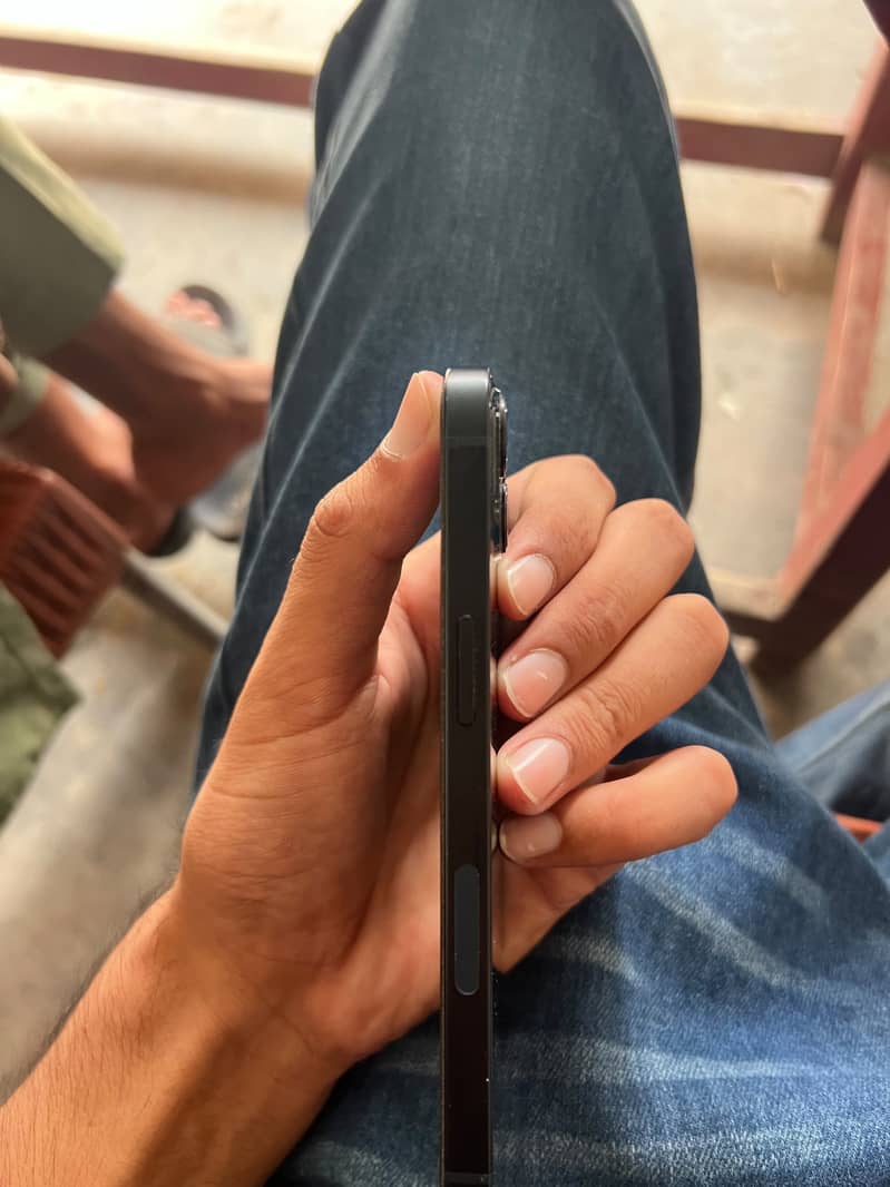 Apple iPhone 13 1