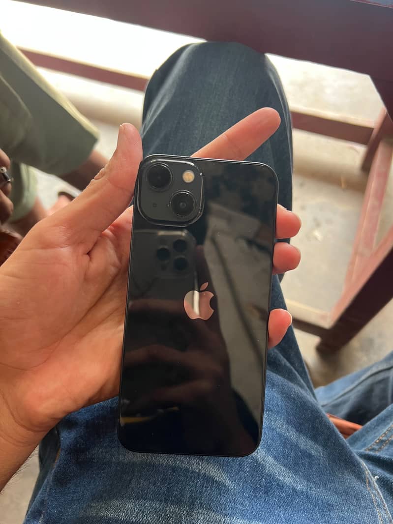 Apple iPhone 13 4