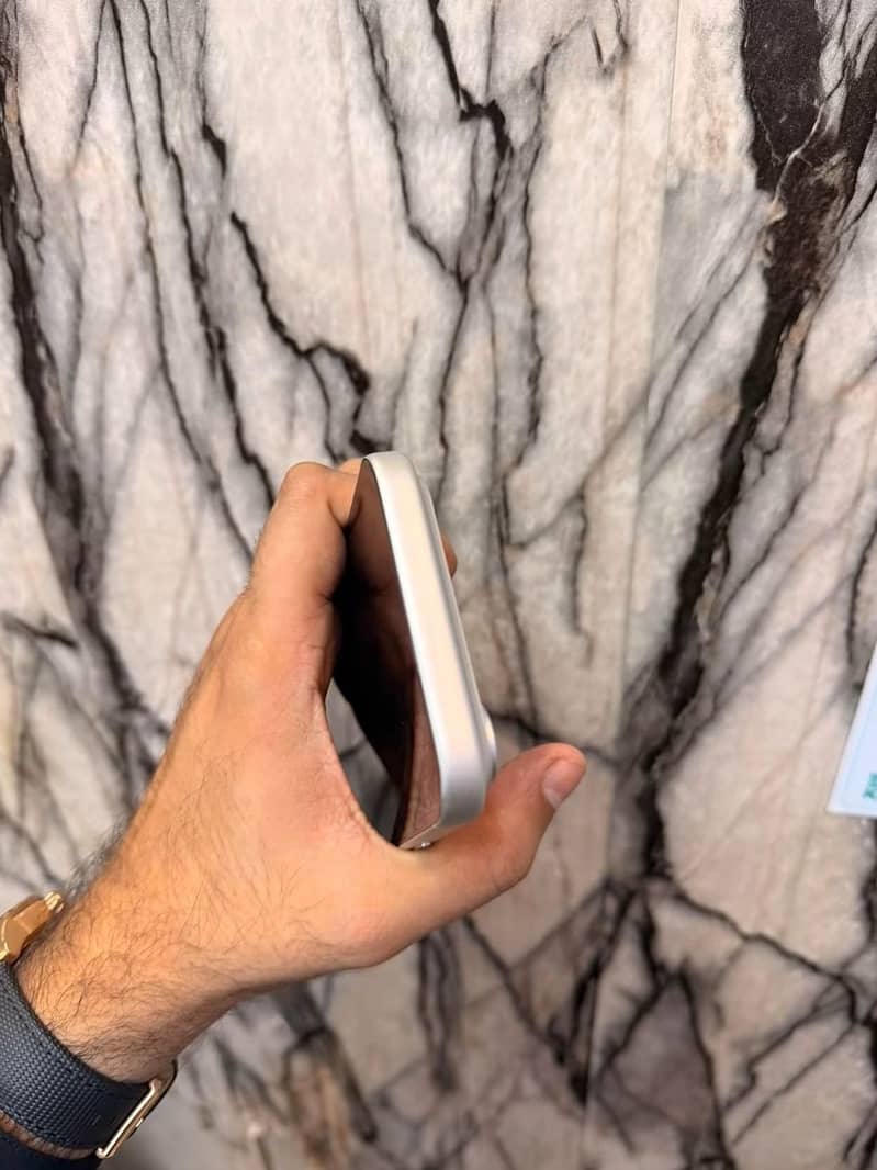 Apple iPhone 17 Pro Max 2