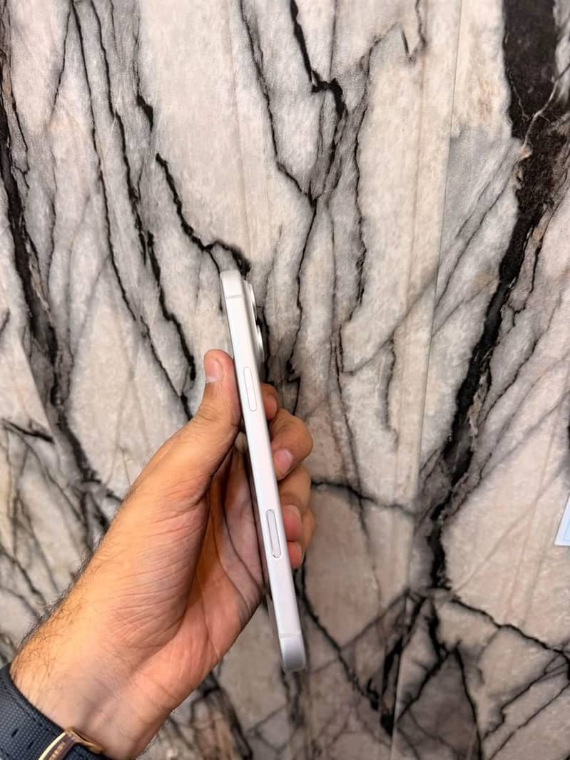Apple iPhone 17 Pro Max 3