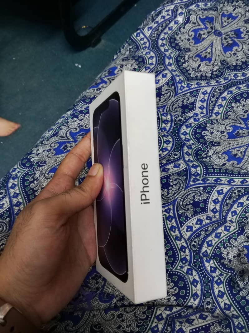 Apple iPhone 17e 1