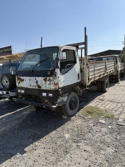 Mitsubishi truck 1997