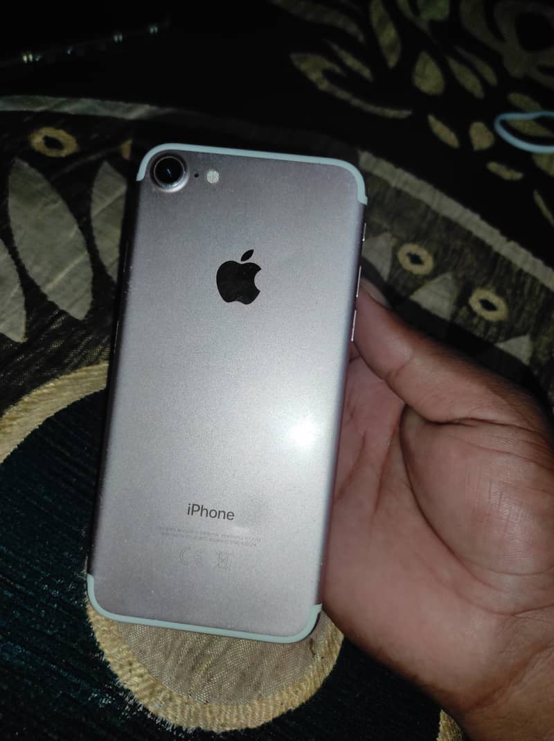 Apple iPhone 7 2